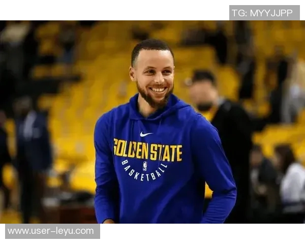 桑托斯盛赞库里无球跑动如引力场吸引所有人注意力的神奇魅力